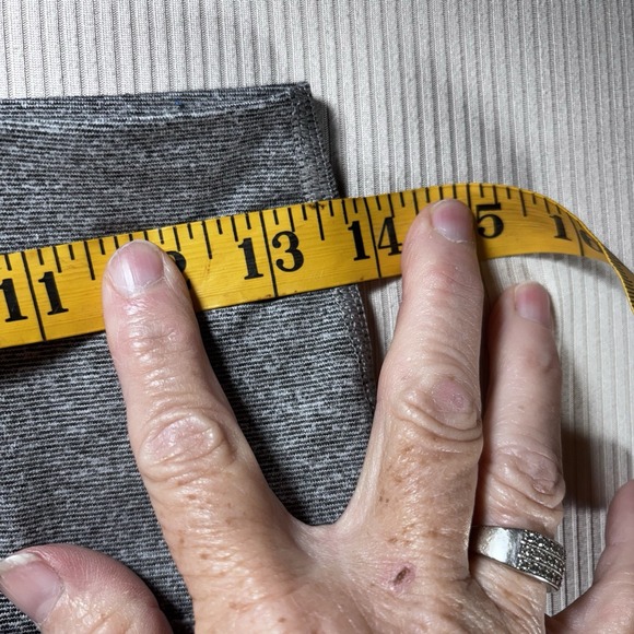 Aerie Women's Chill Play Move high-rise leggings light gray mesh panels. M Short - Picture 5 of 10